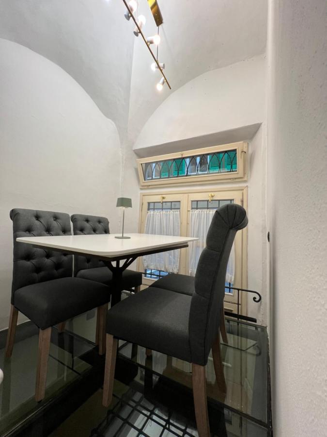 Unique And Antique Apartment Florenz Exterior foto